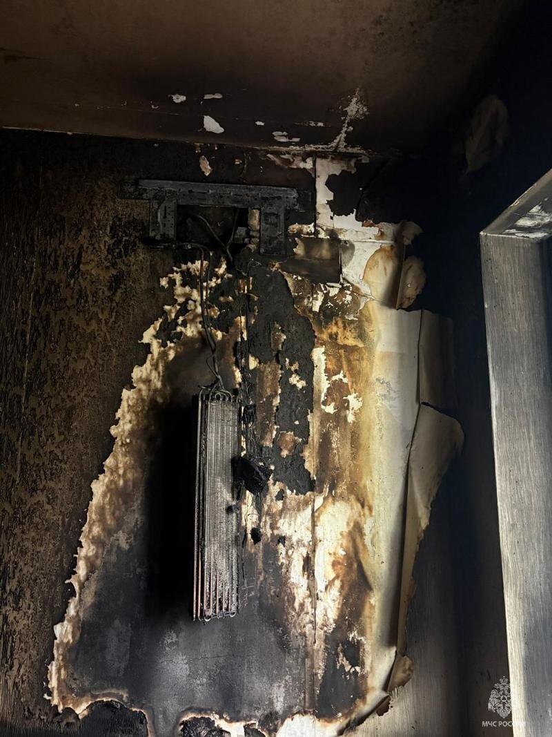    ГУ МЧС по Челябинской области. Сгоревший кондиционер