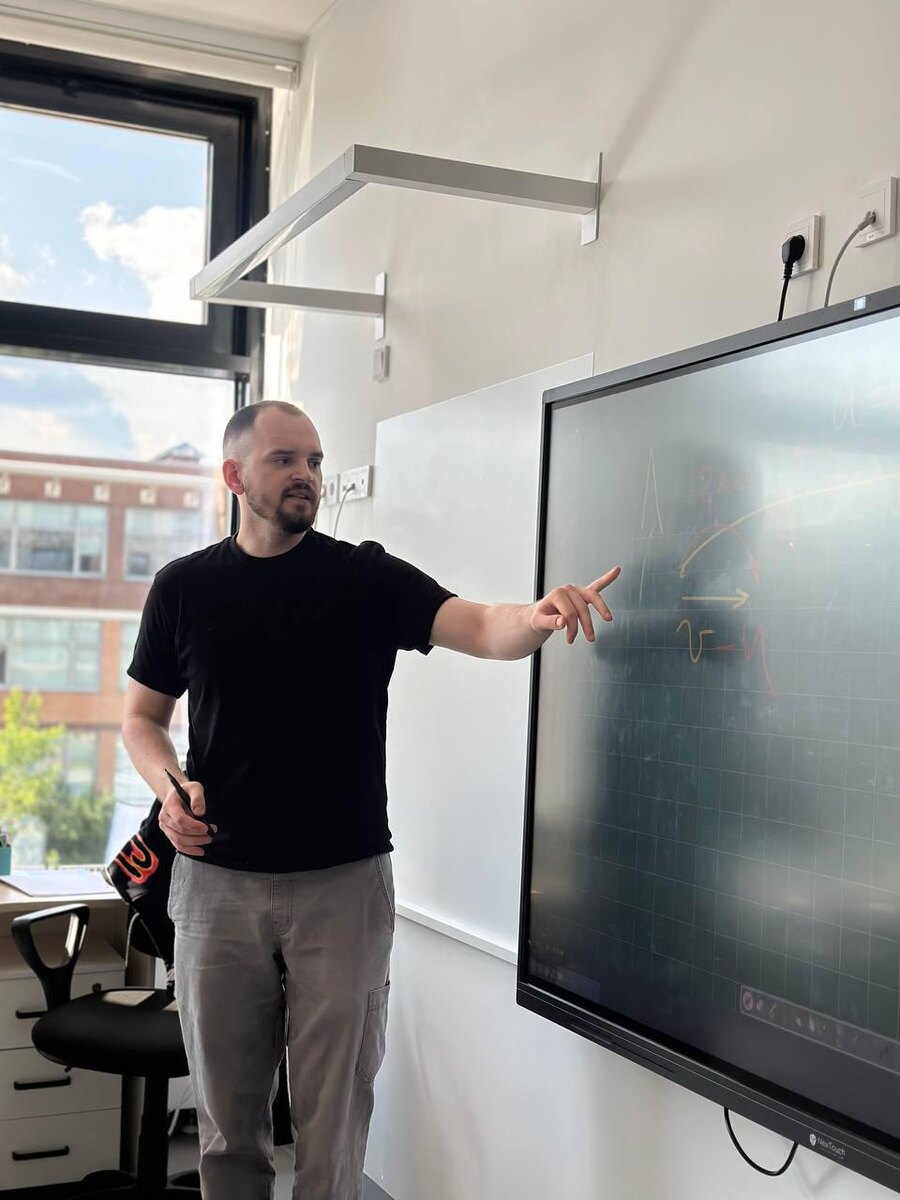 Бовбыр Глеб Иванович, руководитель школы PhysX по физике и математике, подготовил более 10 призеров и победителей финала Максвелла за последние 2 года