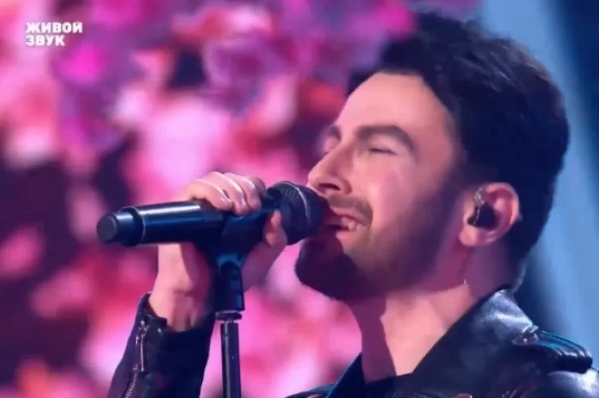    Певец из Удмуртии исполнил песню группы Maroon «This Love».