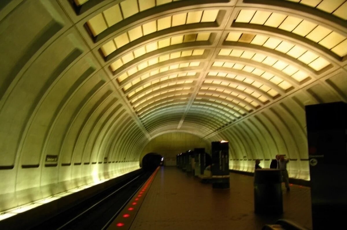    Две девочки найдены мертвыми на крыше поезда в метро Нью-Йорка