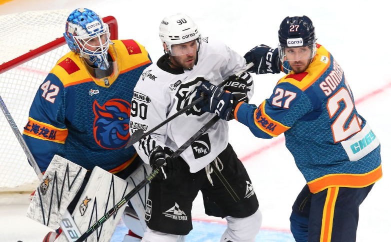 Джошуа Ливо в борьбе на пятаке 