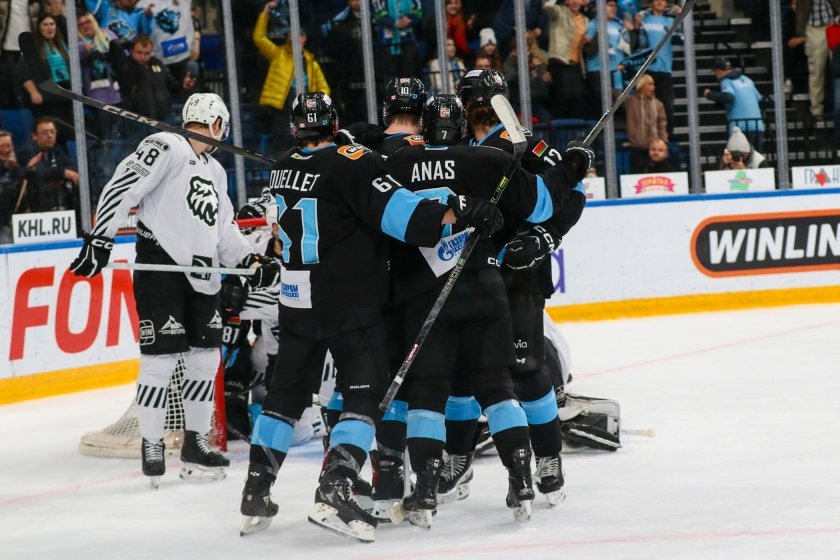 Минчане праздную гол в ворота "Трактора" 