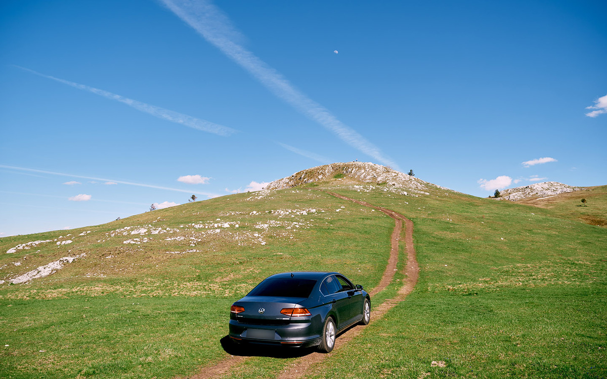 nadtochiy / Shutterstock / FOTODOM📷Научившись уверенно стартовать с ручником, затягивать дальше не стоит. Нужно сразу переходить к тренировкам с обычным тормозом