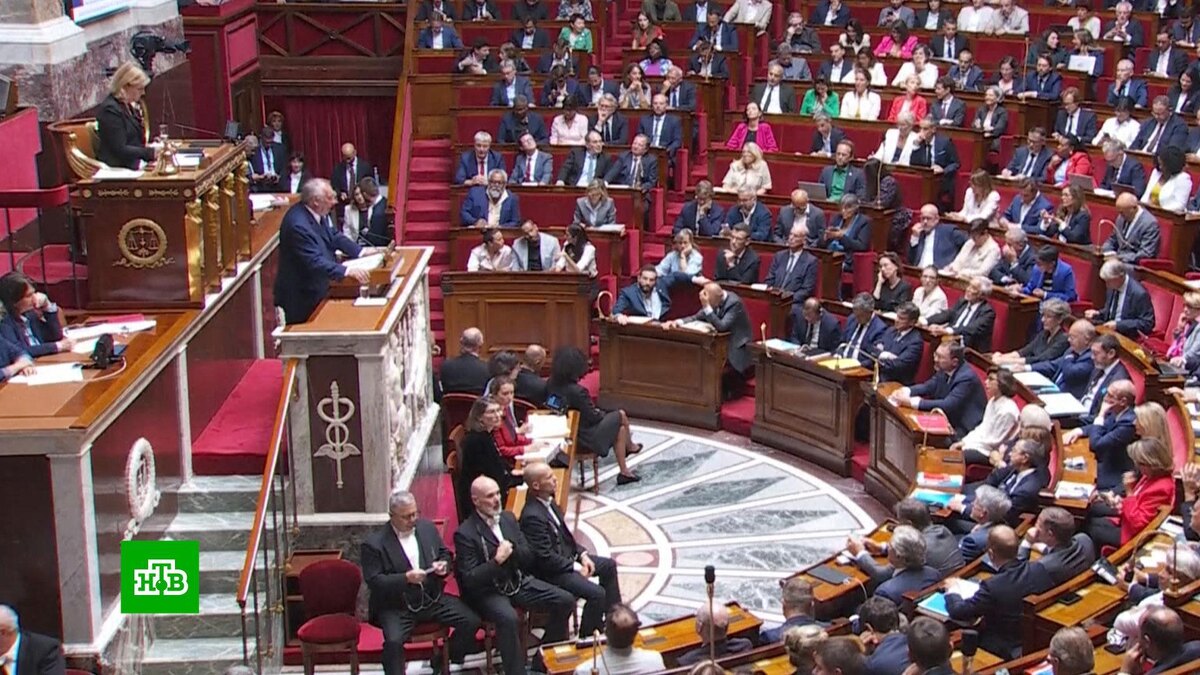    Правительство одной ночи: чем грозит Макрону очередной кризис власти