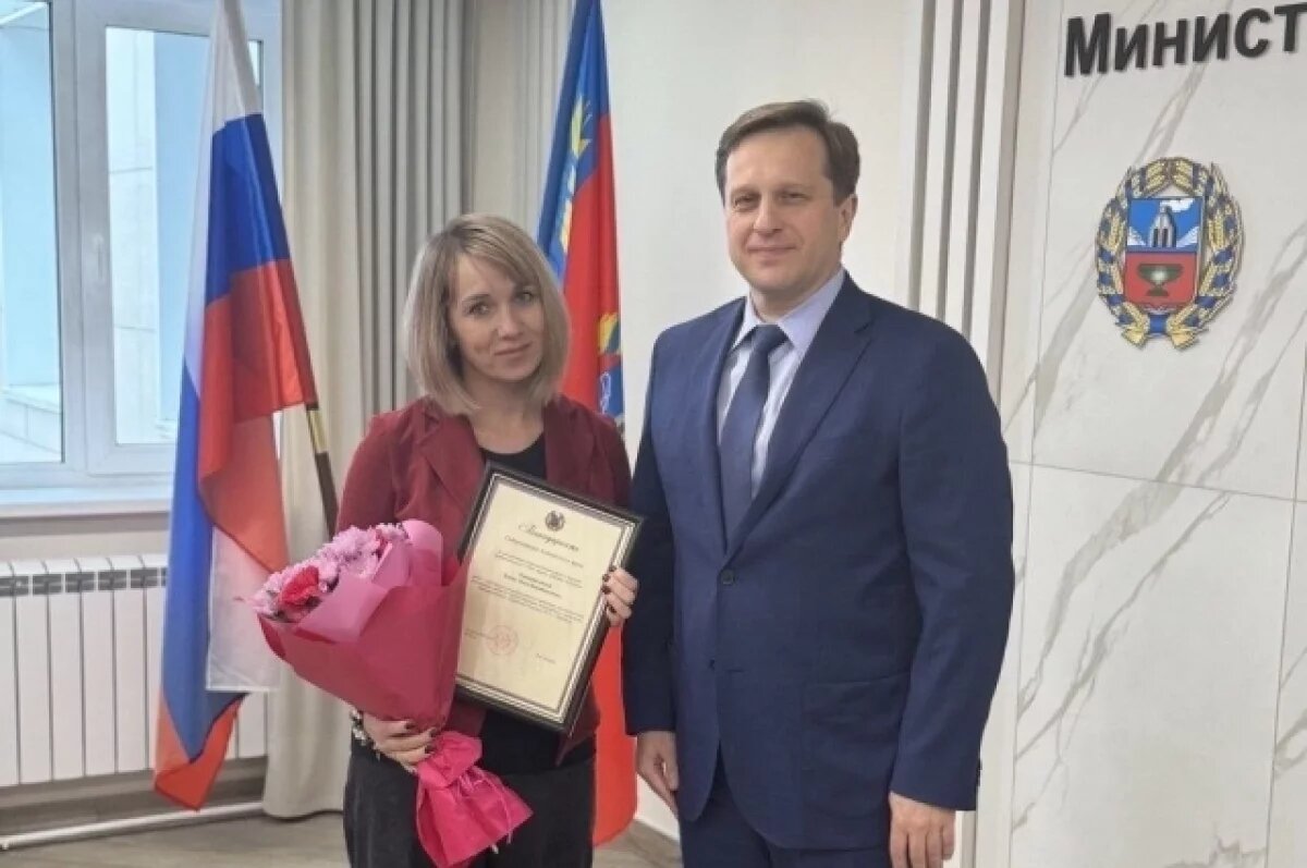    Министр здравоохранения Алтайского края наградил выдающихся врачей