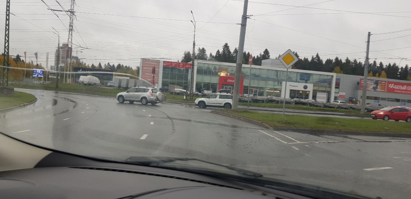    Трехполосная разметка вернулась на Верхнее Чапаевское кольцо в ПетрозаводскеЧитательница "Фактор Новости"