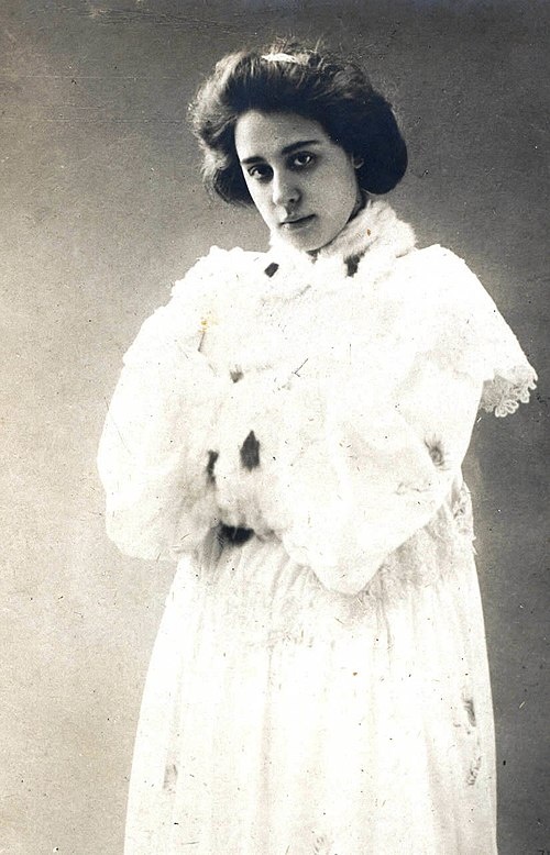 Вера Леонидовна Юренева (10 июня [22 июня] 1876, Москва — 19 января 1962, там же) — русская и советская драматическая актриса, артистка театра Соловцова в Киеве и МХАТа 2-го, Заслуженная артистка РСФСР (1935)