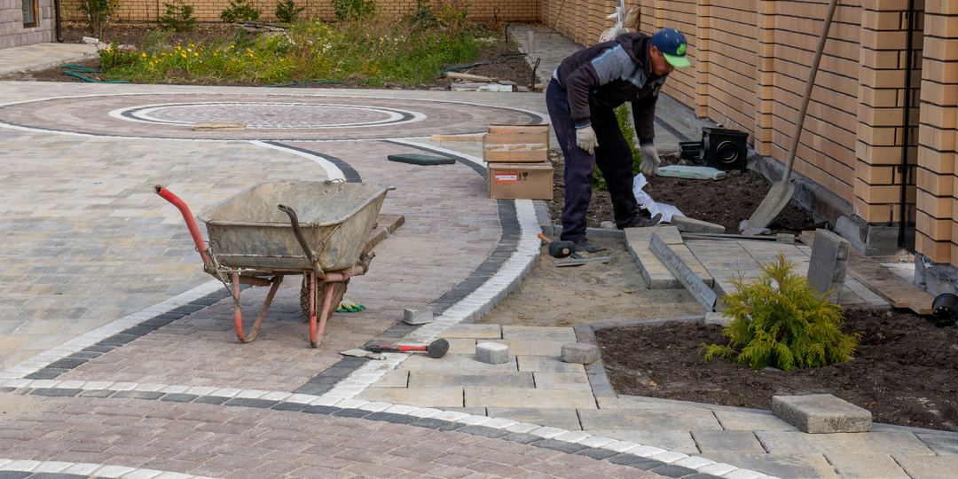 Укладка тротуарной плитки на садовых дорожках. Все этапы