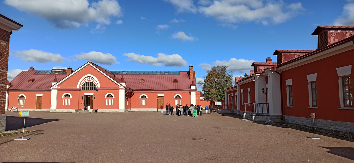 Императорская ферма. Арх. А.А. Менелас (1818-1829). Реконструирована в 2014 году