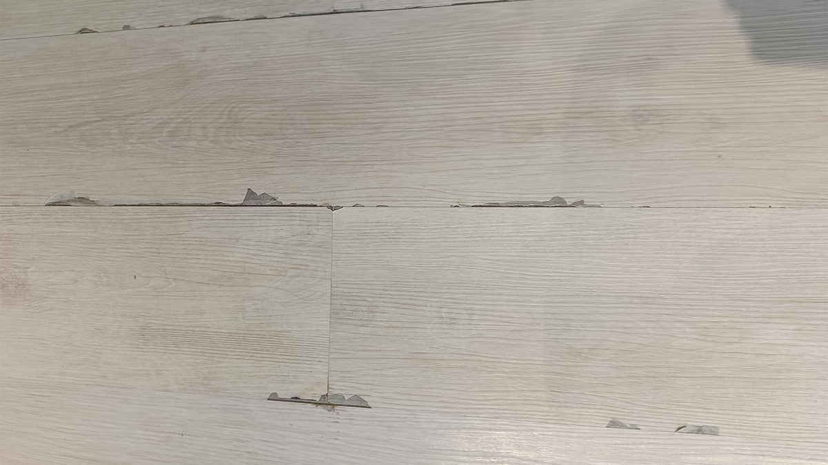 Разошедшиеся замки у SPC, слезший декор, щели