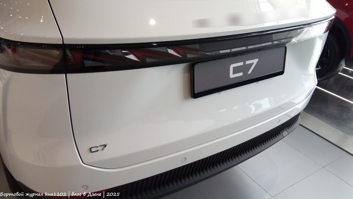 Вид на заднюю часть автомобиля. Автор фотографии kua1102