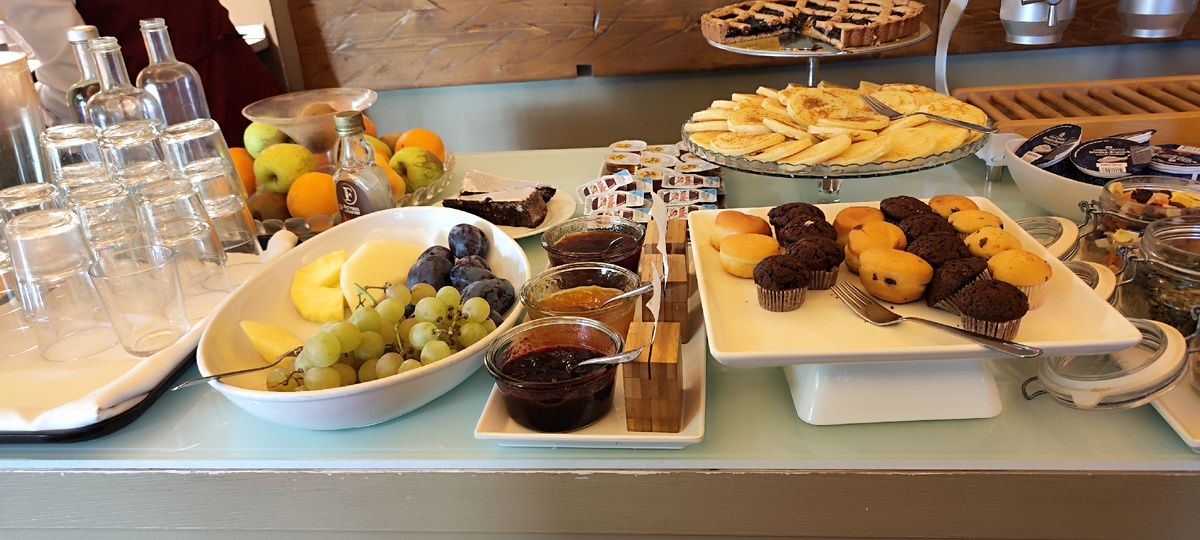 Выбор вкусняшек на завтрак 