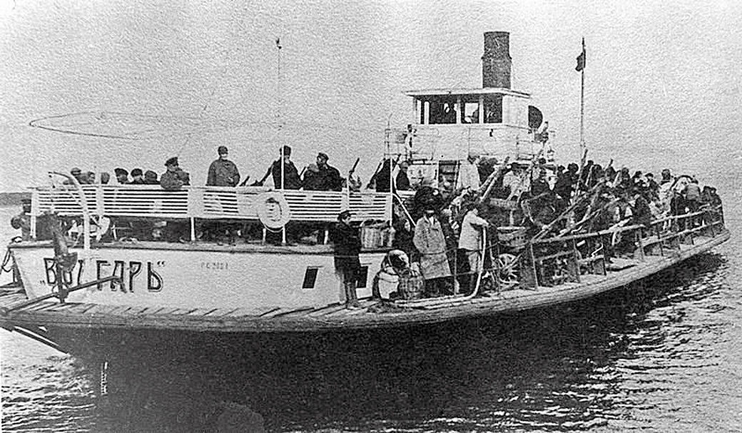 Паром «Волгарь». Самая ранняя фотография этого парохода с названием на борту. Из архивов. Фото kazan-journal.ru