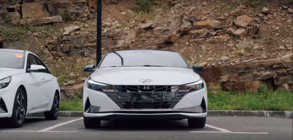 Hyundai Elantra. Источник: скриншот из VKвидео канала «Япония Транзит»