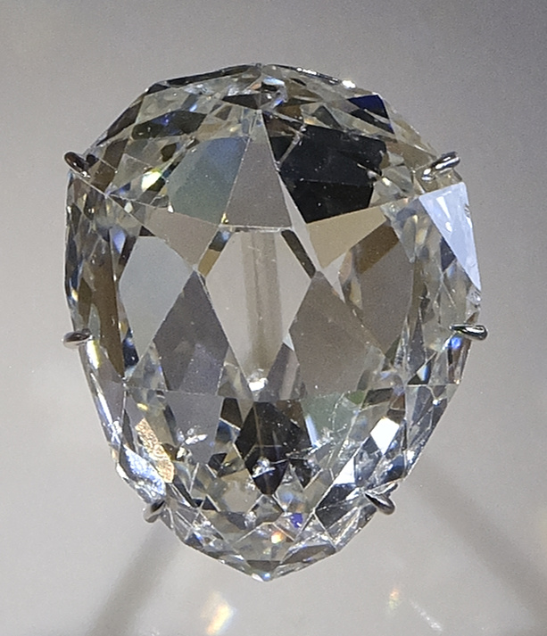 «Санси» — бледно-жёлтый бриллиант каплевидной формы весом 55,23 карата «Санси» — бледно-жёлтый бриллиант каплевидной формы весом 55,23 карата