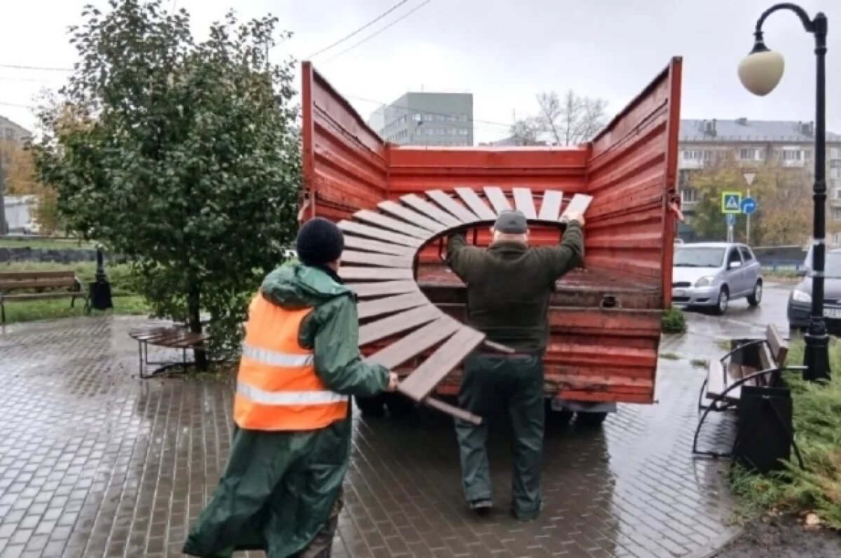    С улиц Барнаула исчезают скамейки и урны