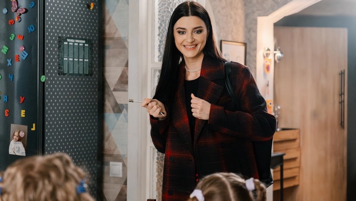 "Новые папины дочки" - ничто иное, как продолжение основного сериала, только без закадрового смеха, но нам их, почему-то, подали, как отдельный сериал.