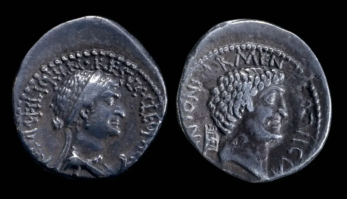 Денарий с портретами Клеопатры и Марка Антония