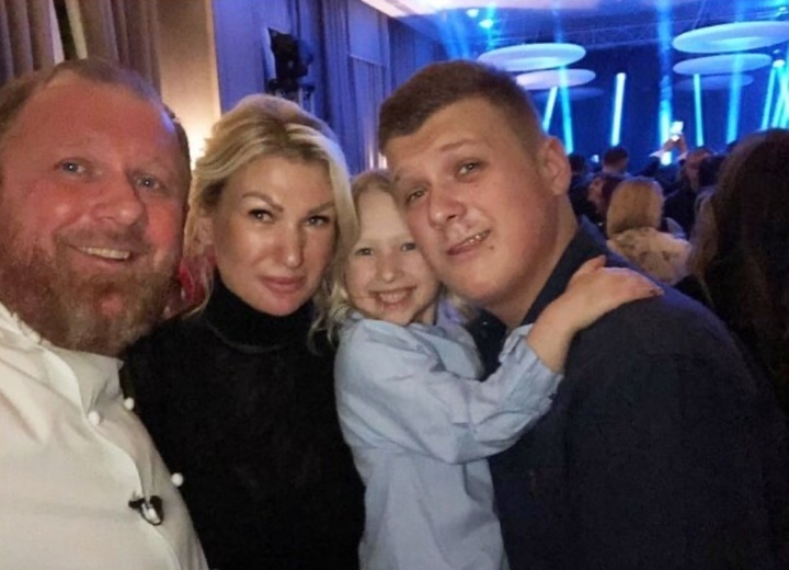 Фото: Ивлев с первой женой и детьми 