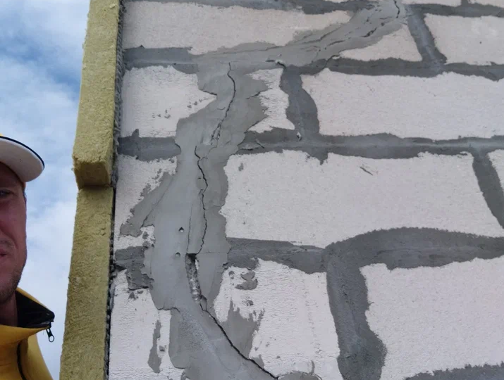 Трещины газобетона в ИЖС: кто виноват и что делать?