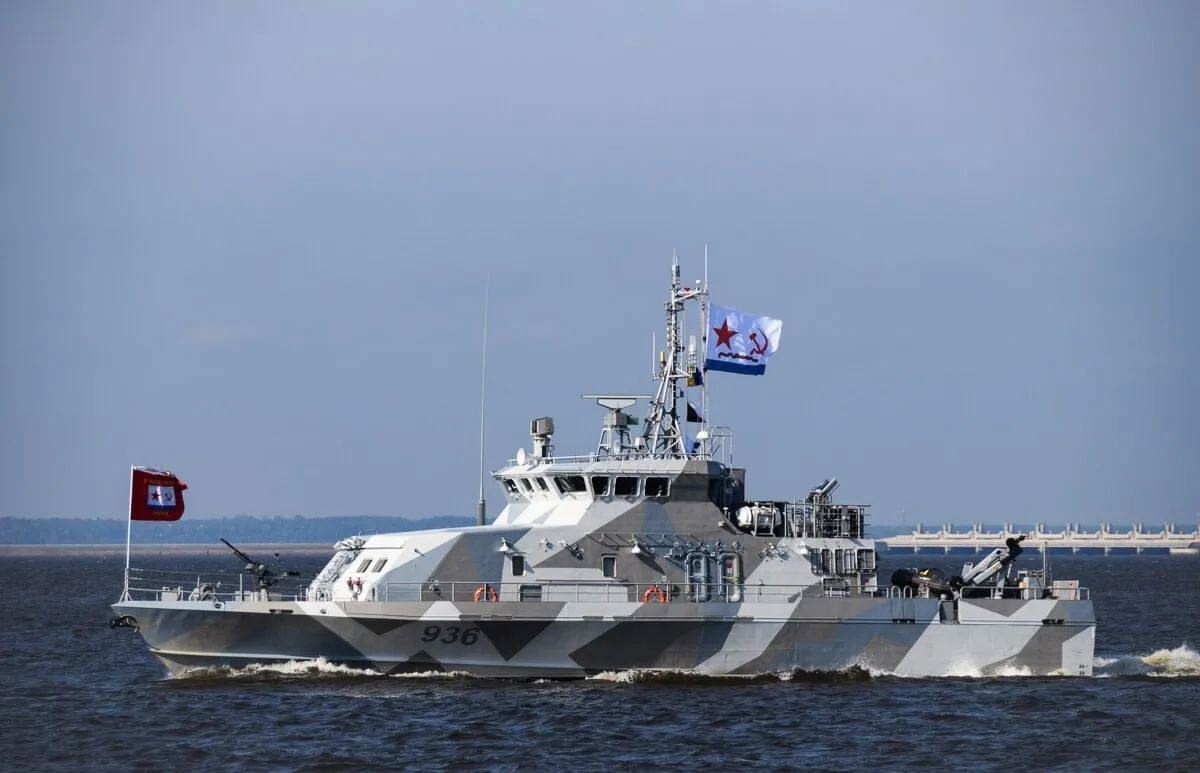 «Грачонок» перед проходом по Неве на главном Военно-Морском параде