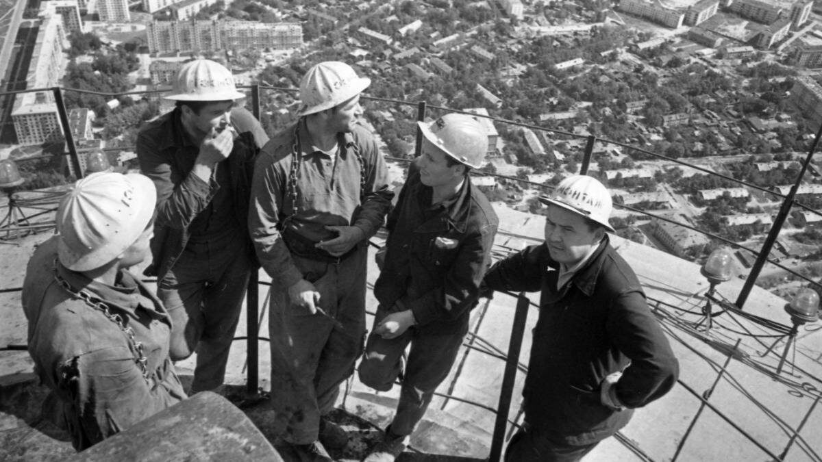    Монтажники-верхолазы на строительстве Останкинской телебашни / Фото: В. Сорокин / РИА Новости