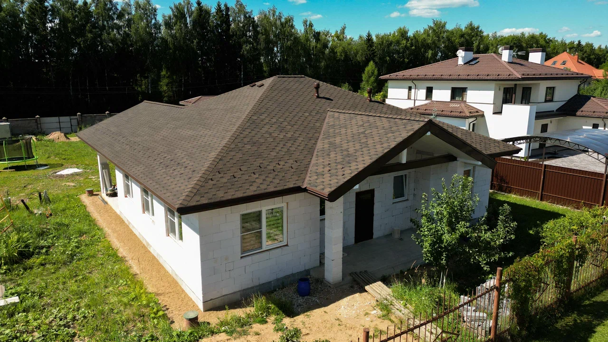 Дом с гибкой черепицей «ТЕХНОНИКОЛЬ». Работа Bavaria-Bau