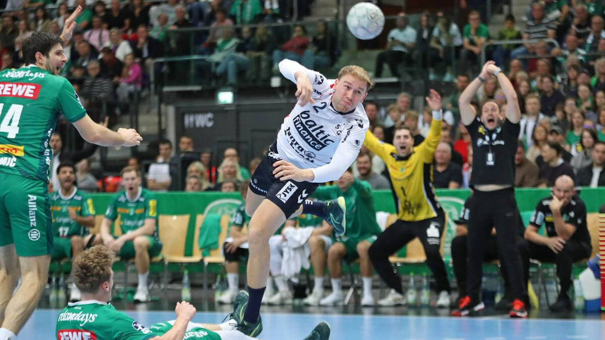    "Лейпциг" (в зелёной форме) не справился с "Фленсбургом"