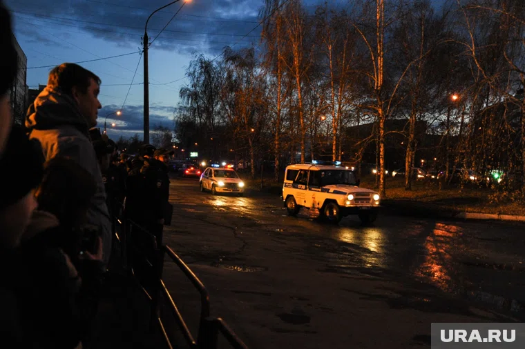 Первые сообщения о вспышках и грохоте появились в семь часов вечера 6 октября
Фото: Вадим Ахметов © URA.RU