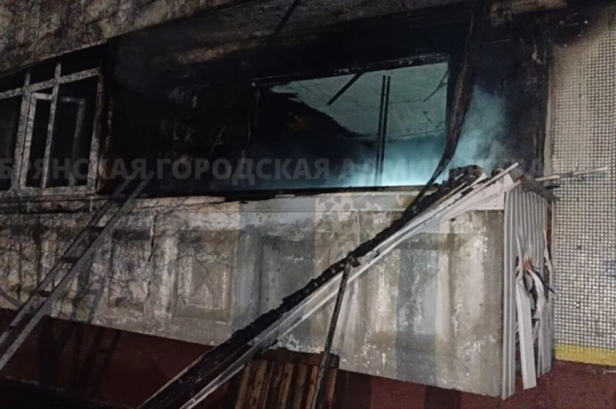    Спасатели эвакуировали 20 человек на пожаре в Советском районе Брянска