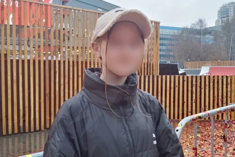 Девочка жила с мамой и сестрой