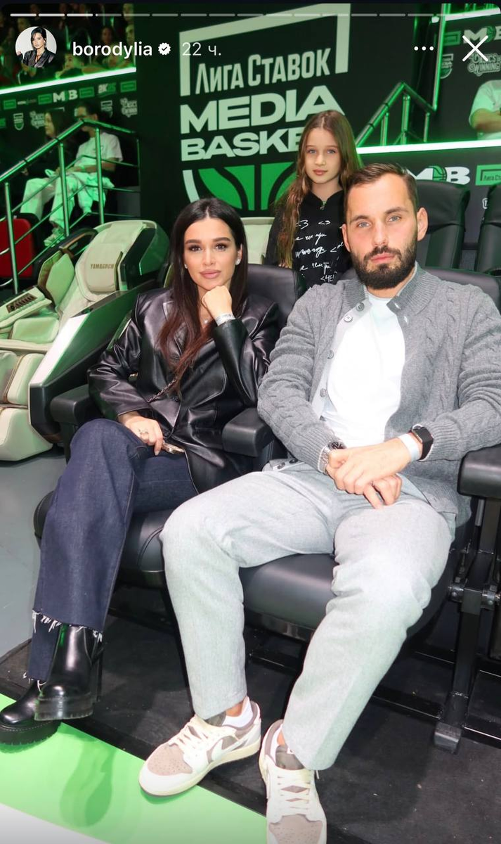 Ксения Бородина с Теоной и Николаем Сердюковым. Фото: соцсети/@borodylia