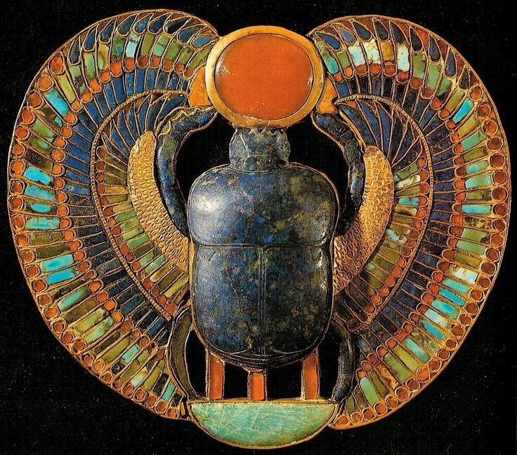 Пектораль из гробницы Тутанхамона со скарабеем из лазурита