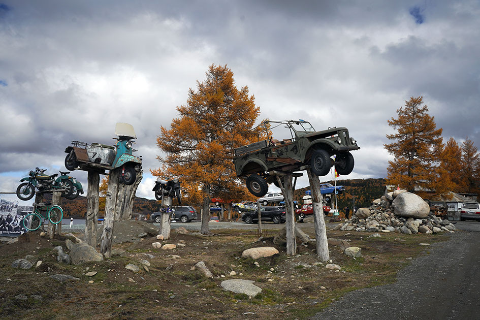 Михалыч уверяет, что собирал технику по всей округе, некотрую даже покупал. Фото Бориса Слепнева