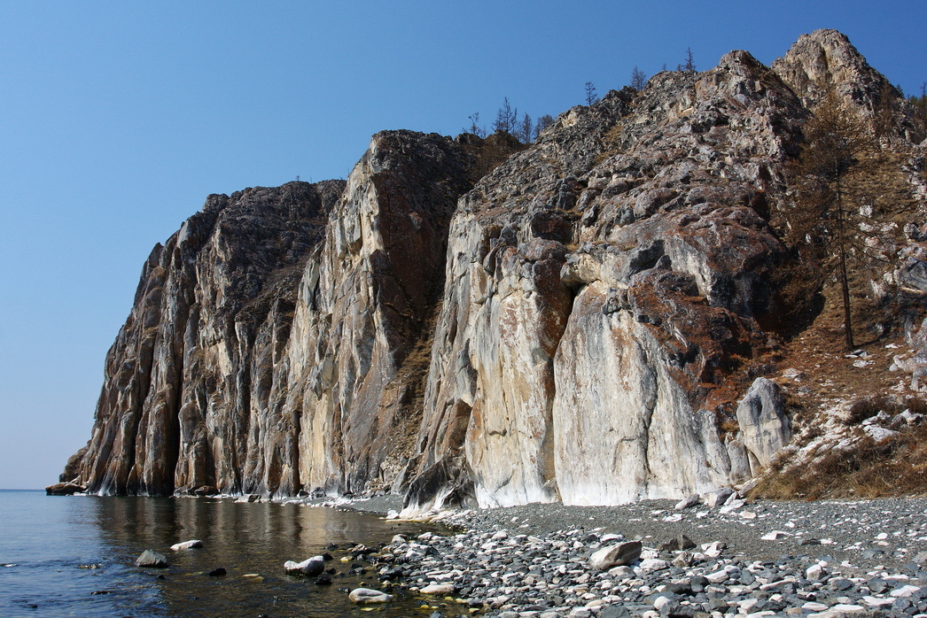 Скала Саган-Заба, западный берег Байкала