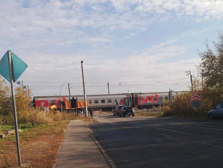    КамАЗ столкнулся с пассажирским поездом в Зеленодольском районе Татарстана
