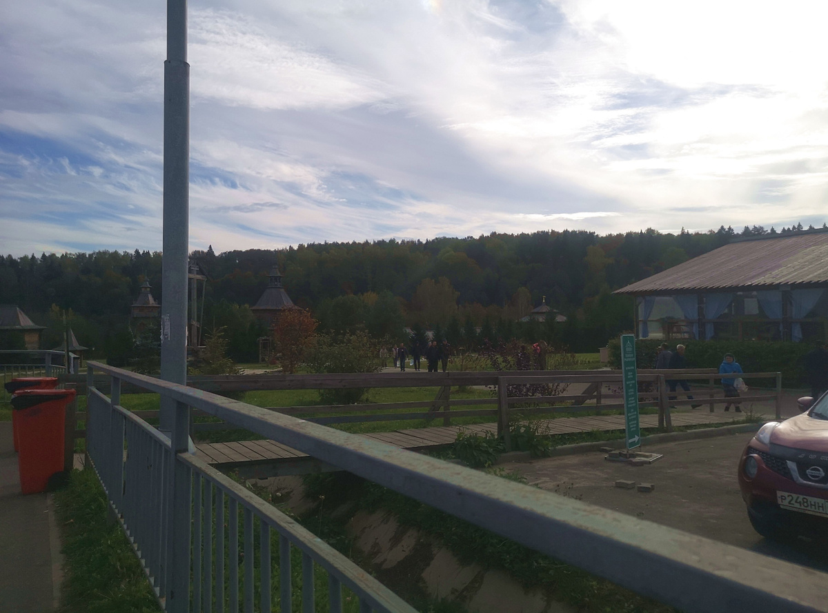 Вход на территорию подворья