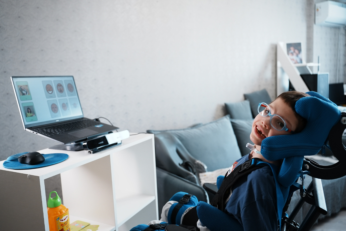 Мирослав с айтрекером DEye