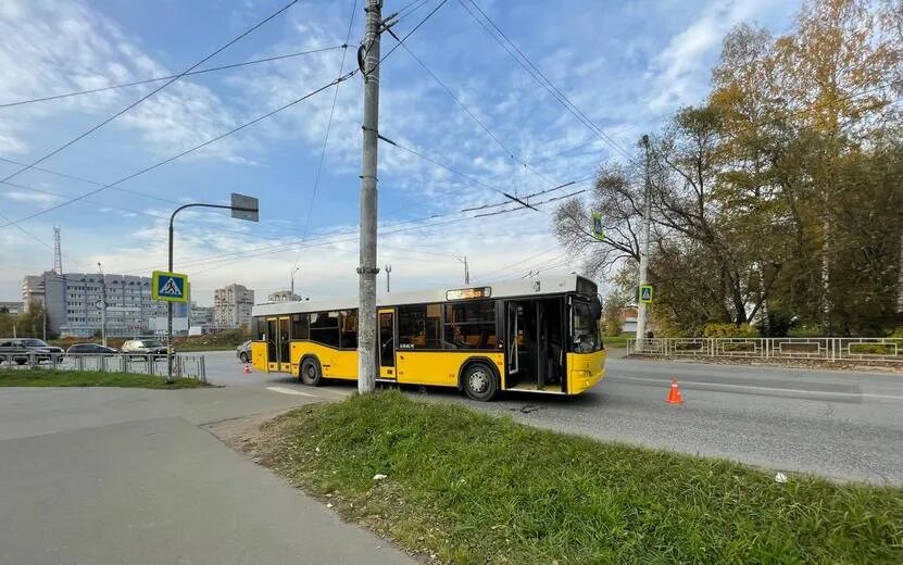    Водитель автобуса сбил ребенка на «зебре» в Ижевске