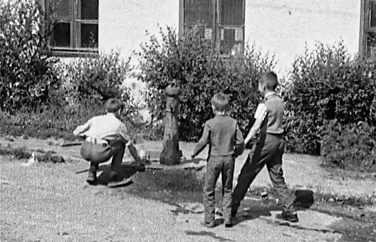 Сегодня карбиду скажу я спасибо! За наше счастливое детство…