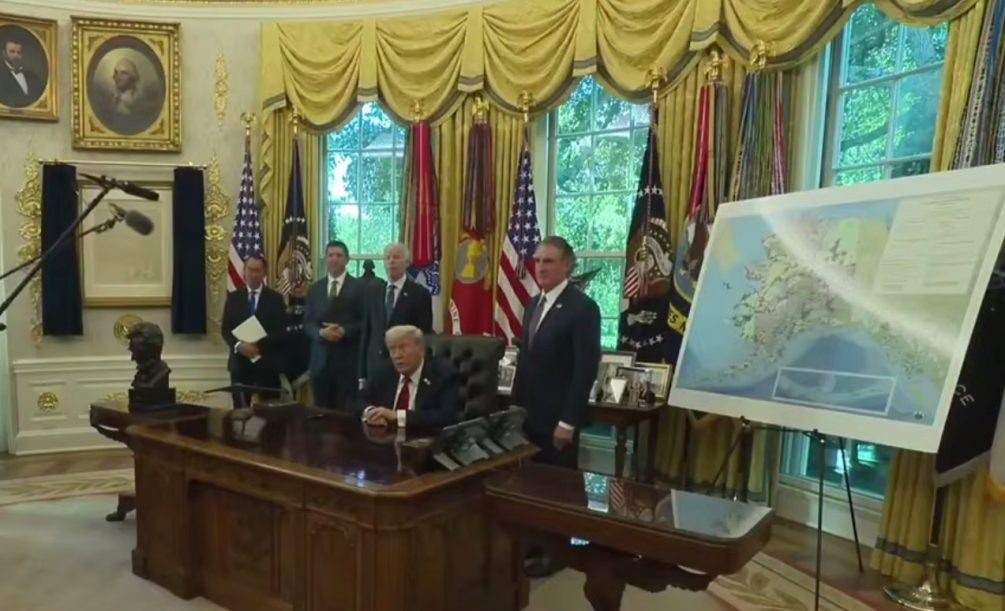    Трамп заявил, что решение им принято.