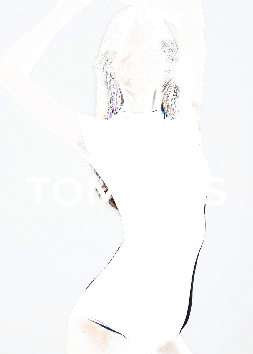 Техническое наложение двух версий кадра в режиме «Разница».
Здесь видно, над чем именно велась работа: вычищен фон, убраны микронеровности, немного скорректированы формы и тон.
Такой способ наглядно показывает, что ретушь была точечной и максимально аккуратной — без перерисовки исходного кадра.