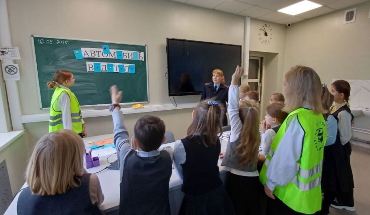     Беседа по ПДД. Источник: ОМВД по ЧГО Автор фото: Отдел МВД по ЧГО