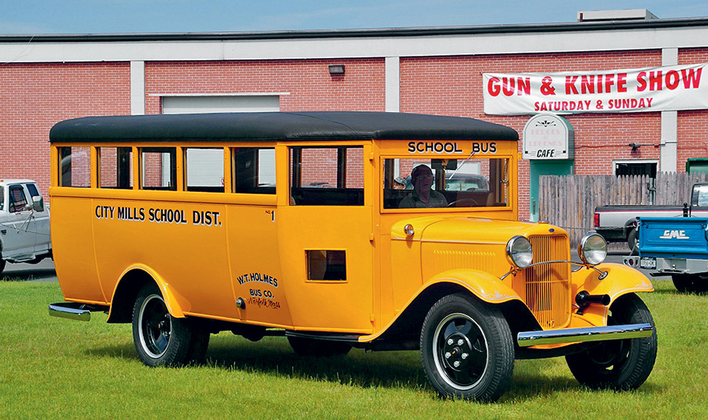 Типовой желтый school bus 1930‑х на шасси Ford T.