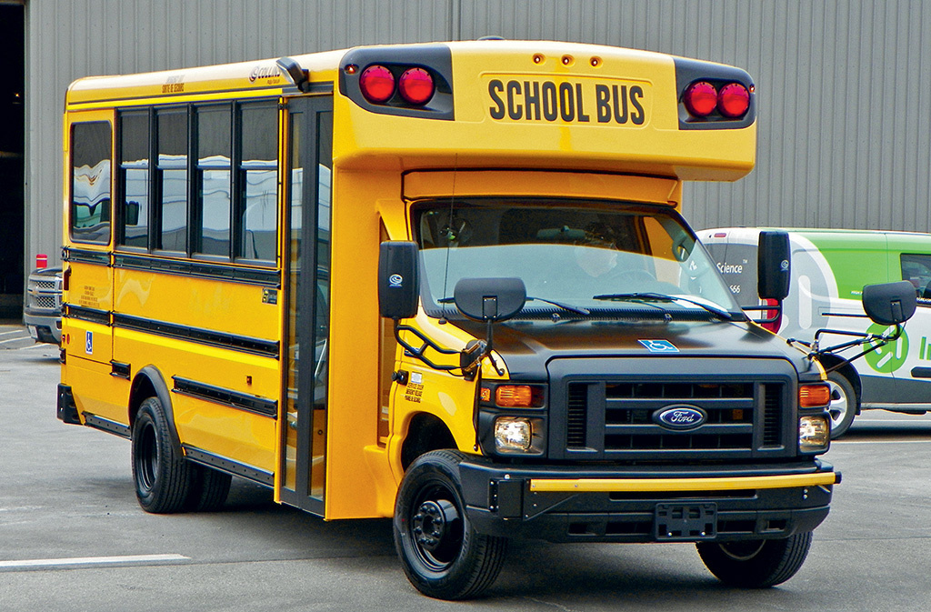Школьный автобус типа А на шасси Ford F650.