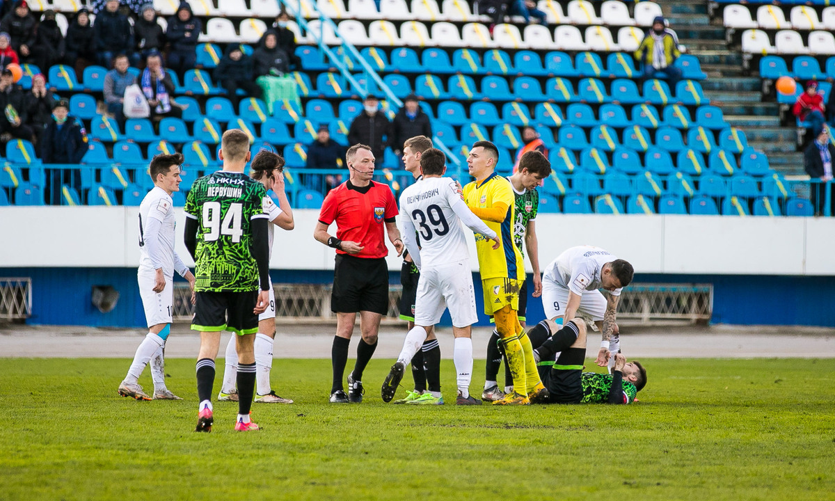 Чаще всего дома в первой российской лиге "Факел" побеждал "Нефтехимик" (Нижнекамск) - 7 раз!