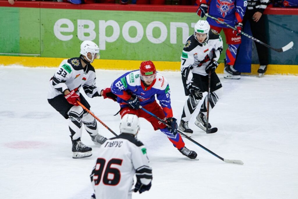    ХК Славутич Максим Захаров