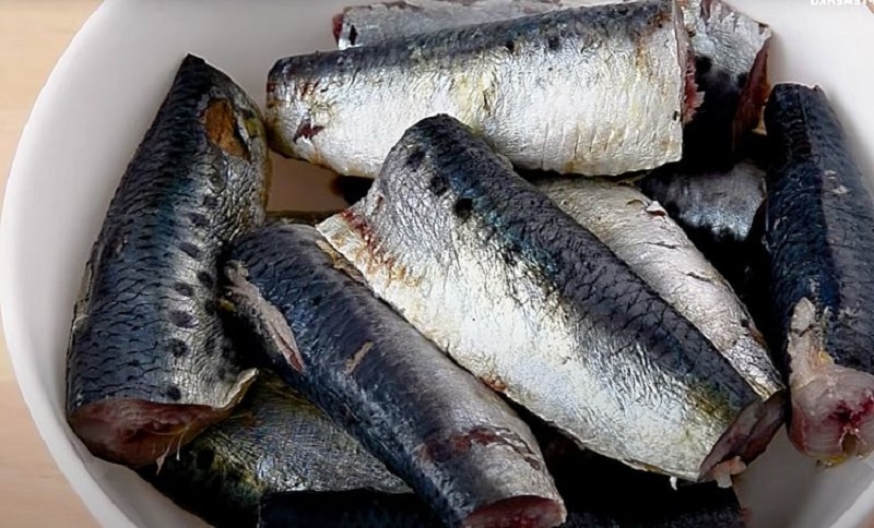 Домашние рыбные консервы: сардины в масле за пару часов