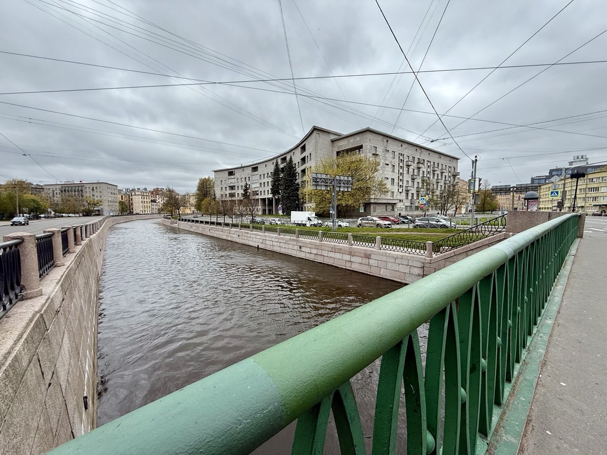 Дом Ленсовета, наб. реки Карповки