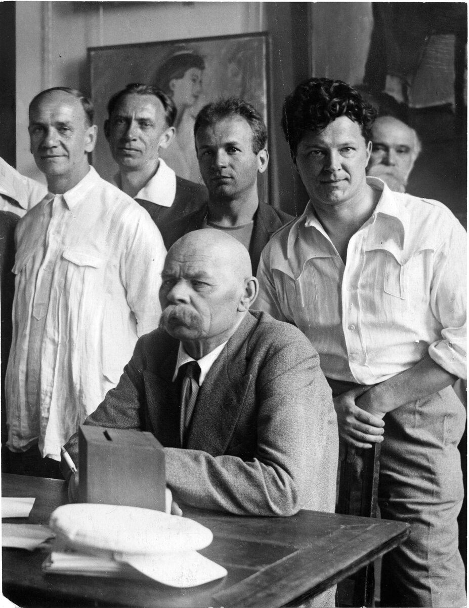 Писатель Максим Горький и художник Федор Богородский (справа), СССР 1930-е годы. фото из ria.ru 